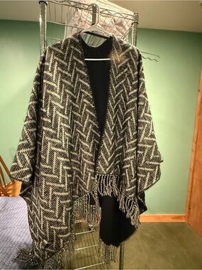 Source Unknown Black and White Herringbone Fringe Cape